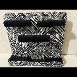 Ellen Tracy Jewelry Holder